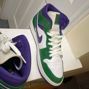 Air Jordan 1 “Hulks” 10.5. original box beat up but shoes are good🤟